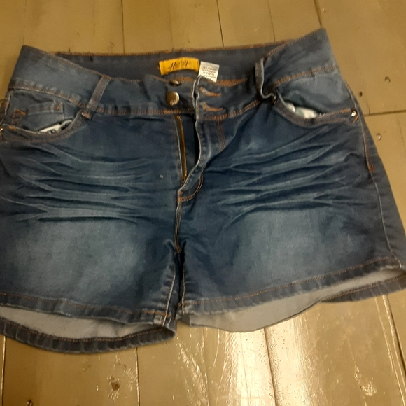 Hailey Jean Shorts - Picture 1 of 6